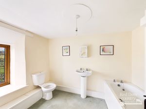 Ensuite- click for photo gallery